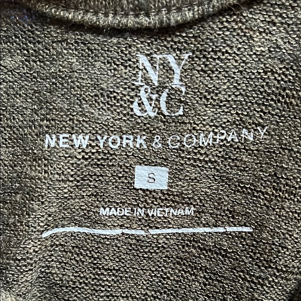 New York and Company Olive Green Top - Picture 5 of 5